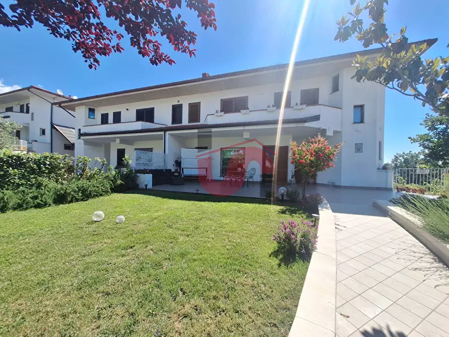 Immagine 2 di Villa in vendita  in Via Antonio di Stasi a Apollosa
