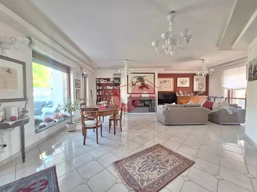Immagine 10 di Villa in vendita  in Via Antonio di Stasi a Apollosa