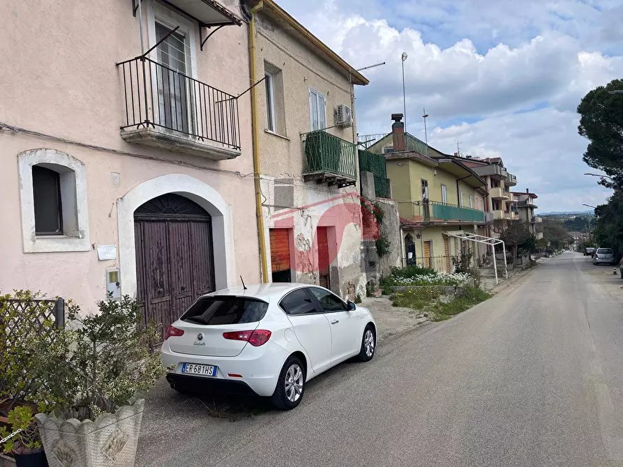 Immagine 3 di Locale commerciale in vendita  in Via Rotabile a Baselice