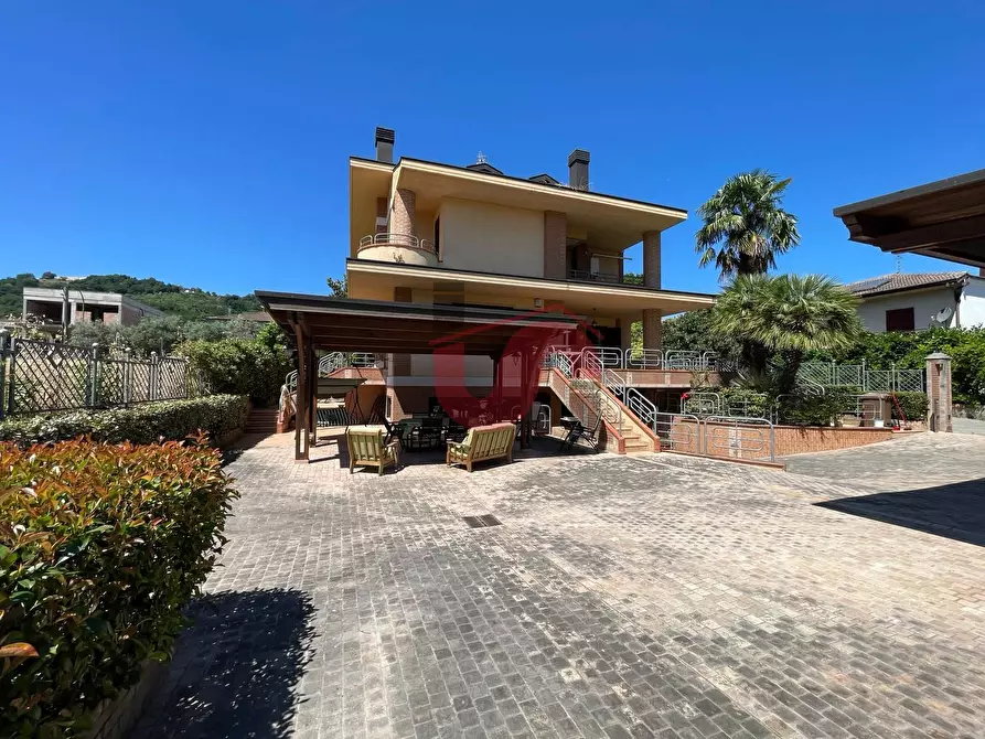 Immagine 47 di Villa in vendita  in Via Luigi Sturzo a Benevento