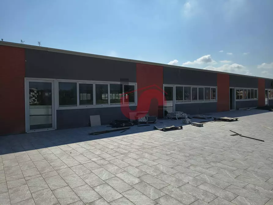 Immagine 15 di Locale commerciale in affitto  in Via Dei Mulini snc a Benevento