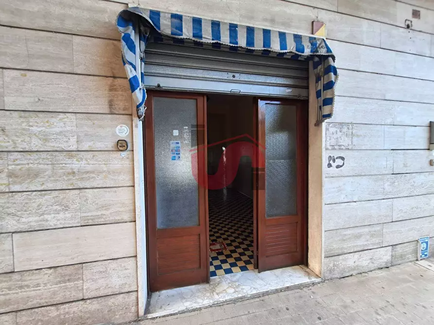 Immagine 2 di Locale commerciale in affitto  in via GIuseppe Castellano a Benevento