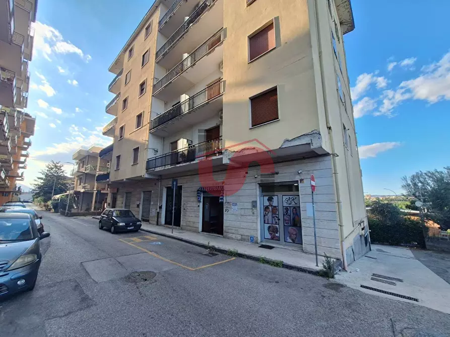Immagine 1 di Locale commerciale in vendita  in via Giuseppe Castellano a Benevento
