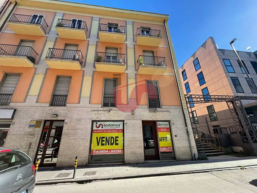 Immagine 1 di Locale commerciale in vendita  in Via Ennio Goduti a Benevento