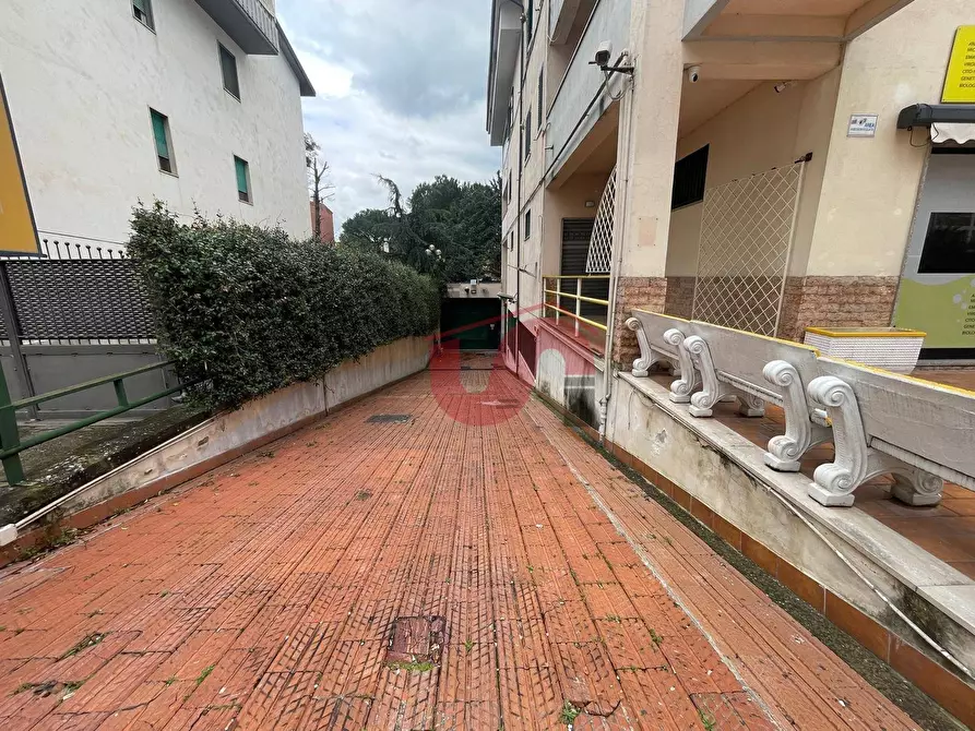 Immagine 17 di Locale commerciale in vendita  in Via Santa Colomba a Benevento