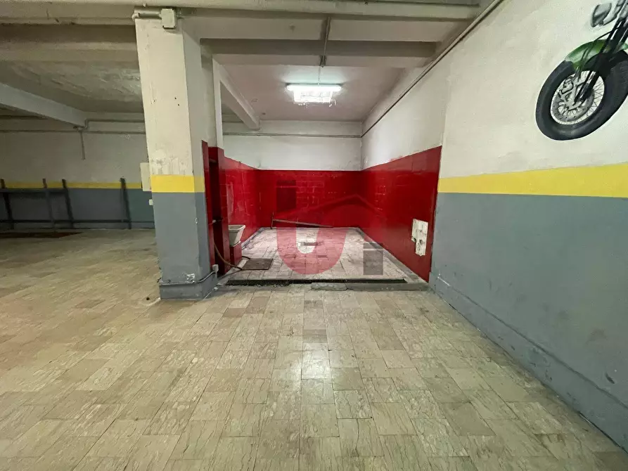 Immagine 11 di Locale commerciale in vendita  in Via Santa Colomba a Benevento