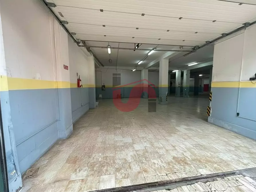 Immagine 2 di Locale commerciale in vendita  in Via Santa Colomba a Benevento