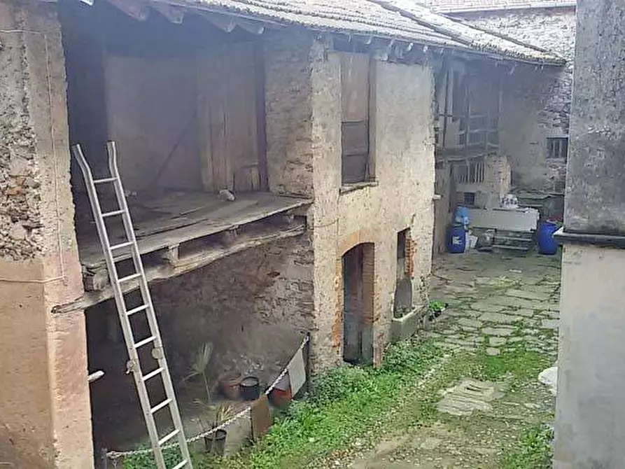 Immagine 9 di Rustico / casale in vendita  in Via Giani a Cassano Valcuvia