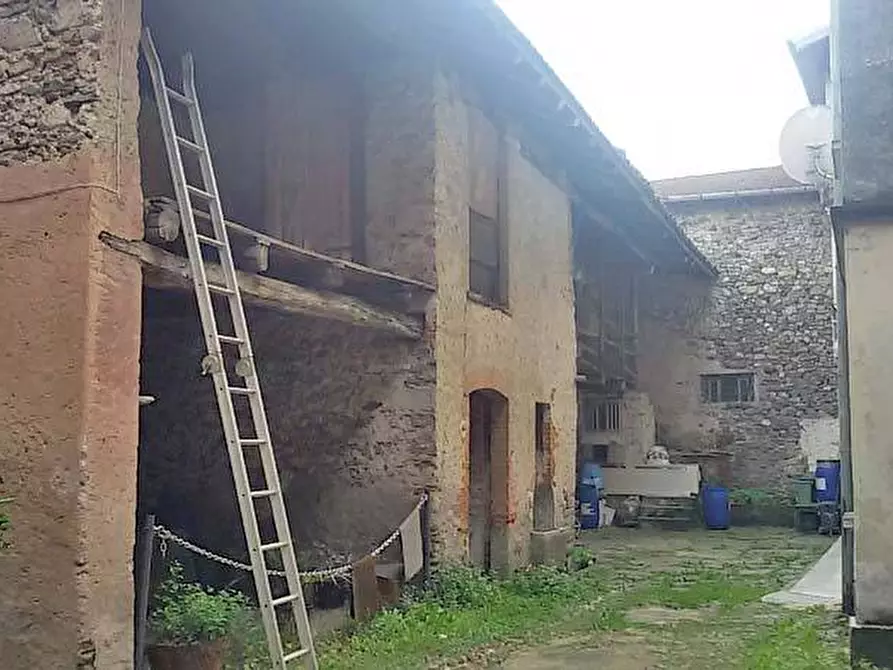 Immagine 10 di Rustico / casale in vendita  in Via Giani a Cassano Valcuvia