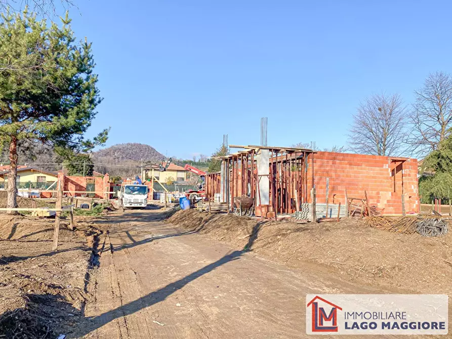 Immagine 5 di Casa semindipendente in vendita  in Via Cavalieri di Vittorio Veneto a Angera