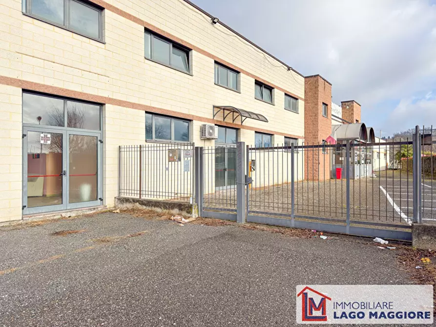 Immagine 21 di Negozio in vendita  in Via Garibaldi 21G a Brebbia