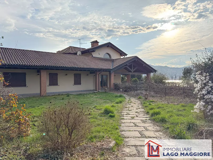 Immagine 11 di Villa in vendita  in Via Fermi a Ranco