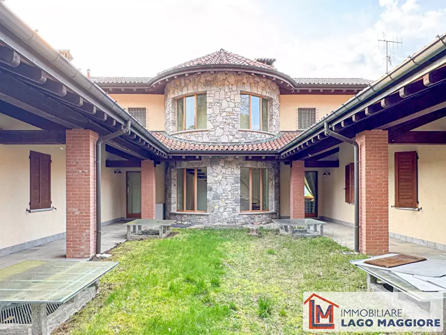 Immagine 18 di Villa in vendita  in Via Fermi a Ranco