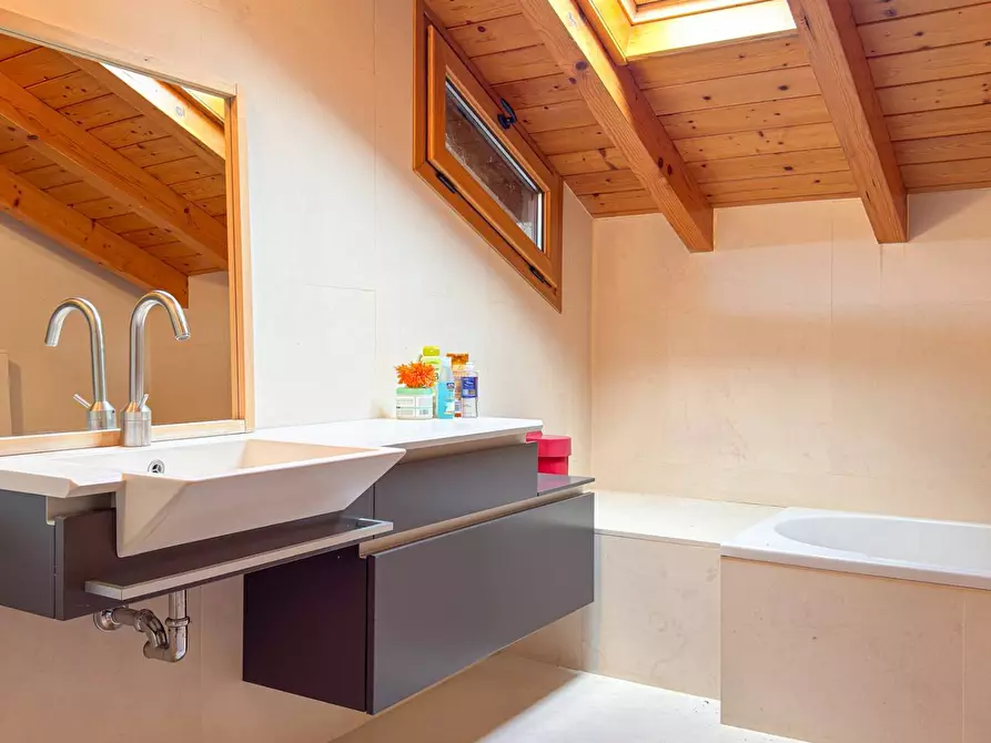 Immagine 69 di Villa in vendita  in Via Alberto a Ranco