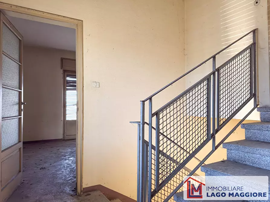 Immagine 26 di Casa indipendente in vendita  in Via Milano 43 a Angera