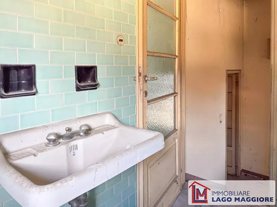 Immagine 29 di Casa indipendente in vendita  in Via Milano 43 a Angera