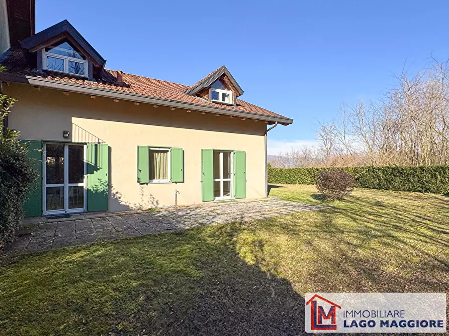 Immagine 3 di Villa in vendita  in Via Milano 1037 a Ispra