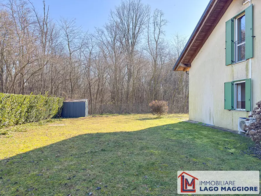 Immagine 10 di Villa in vendita  in Via Milano 1037 a Ispra