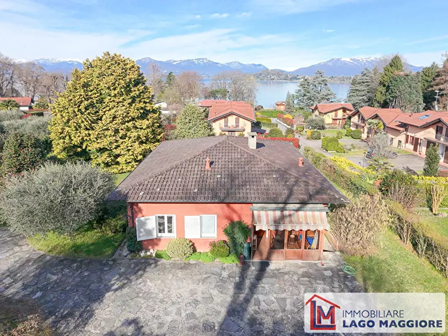 Immagine 1 di Villa in vendita  in Via Quassa 15 a Ranco
