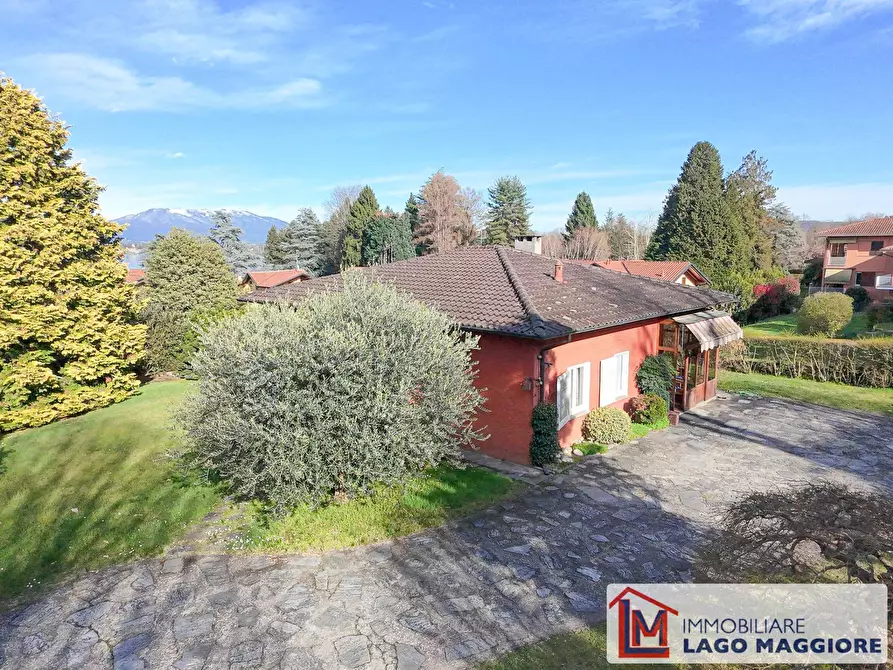 Immagine 3 di Villa in vendita  in Via Quassa 15 a Ranco