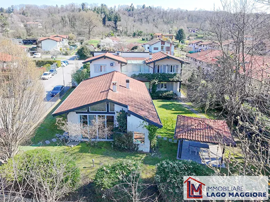 Immagine 2 di Villa in vendita  in Via Eugenio Montale 37 a Travedona-Monate