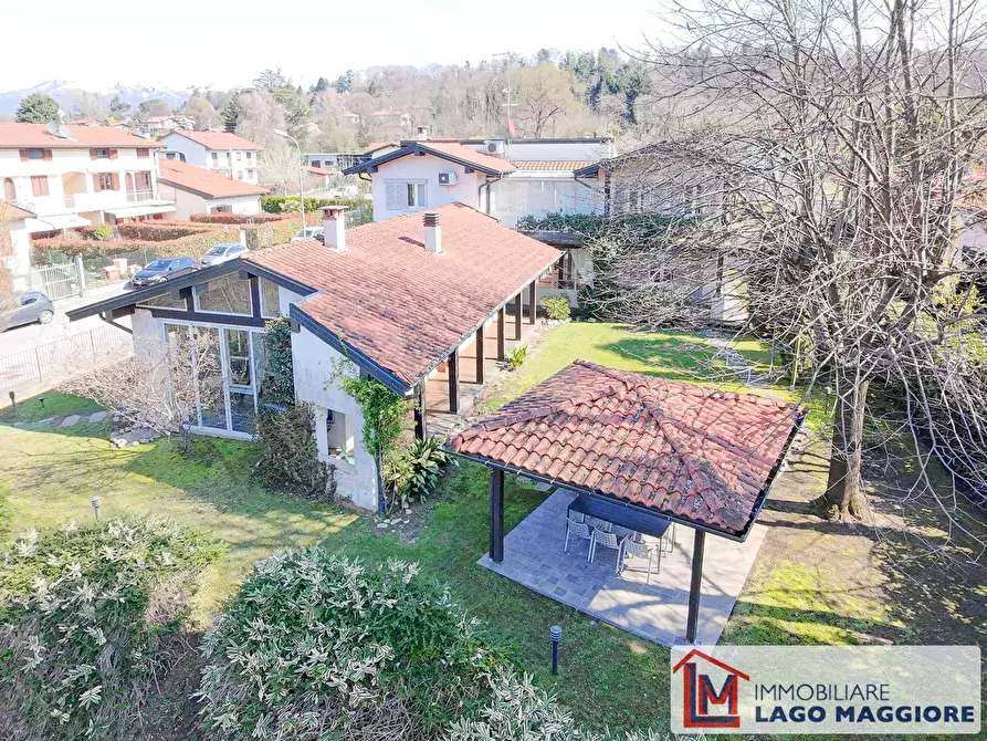 Immagine 3 di Villa in vendita  in Via Eugenio Montale 37 a Travedona-Monate