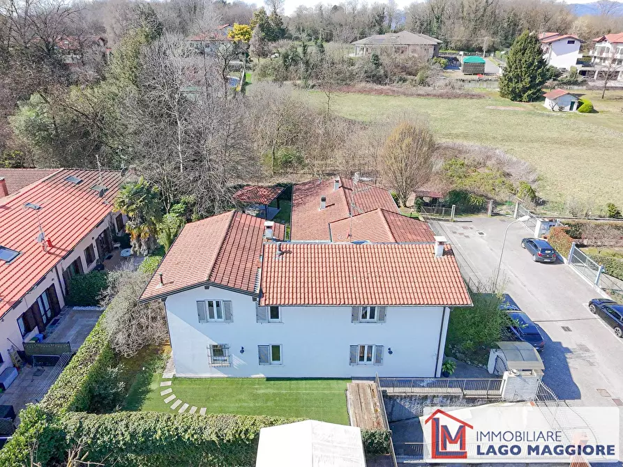Immagine 4 di Villa in vendita  in Via Eugenio Montale 37 a Travedona-Monate