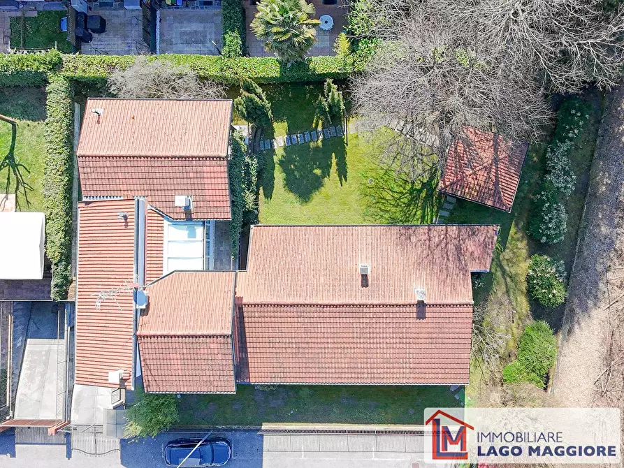 Immagine 5 di Villa in vendita  in Via Eugenio Montale 37 a Travedona-Monate