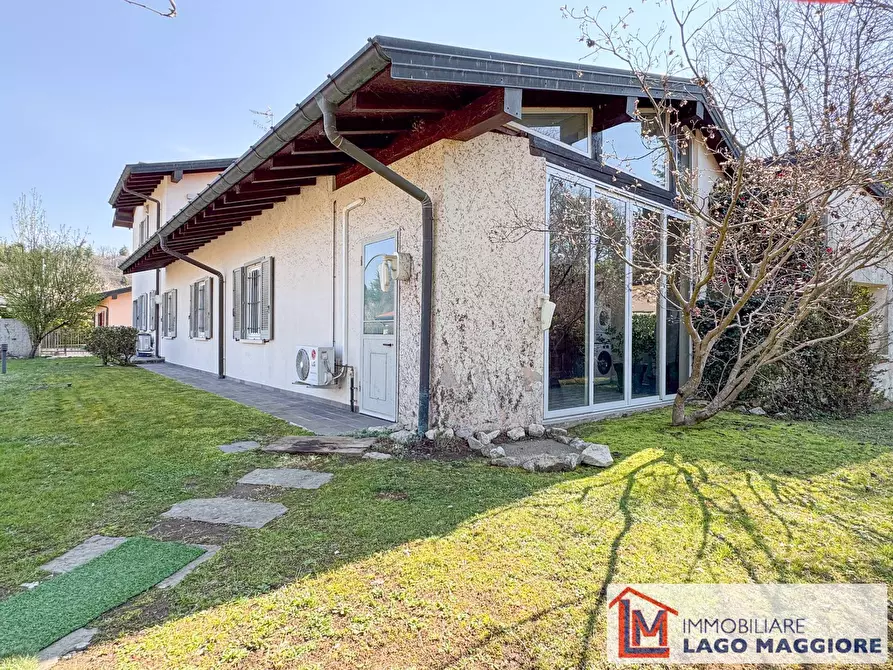 Immagine 8 di Villa in vendita  in Via Eugenio Montale 37 a Travedona-Monate