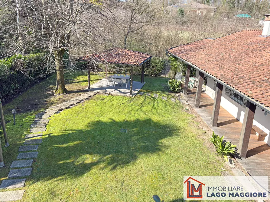 Immagine 9 di Villa in vendita  in Via Eugenio Montale 37 a Travedona-Monate