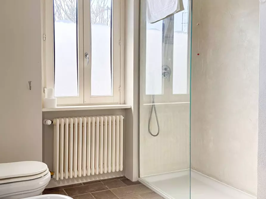 Immagine 44 di Villa in vendita  in Via Eugenio Montale 37 a Travedona-Monate