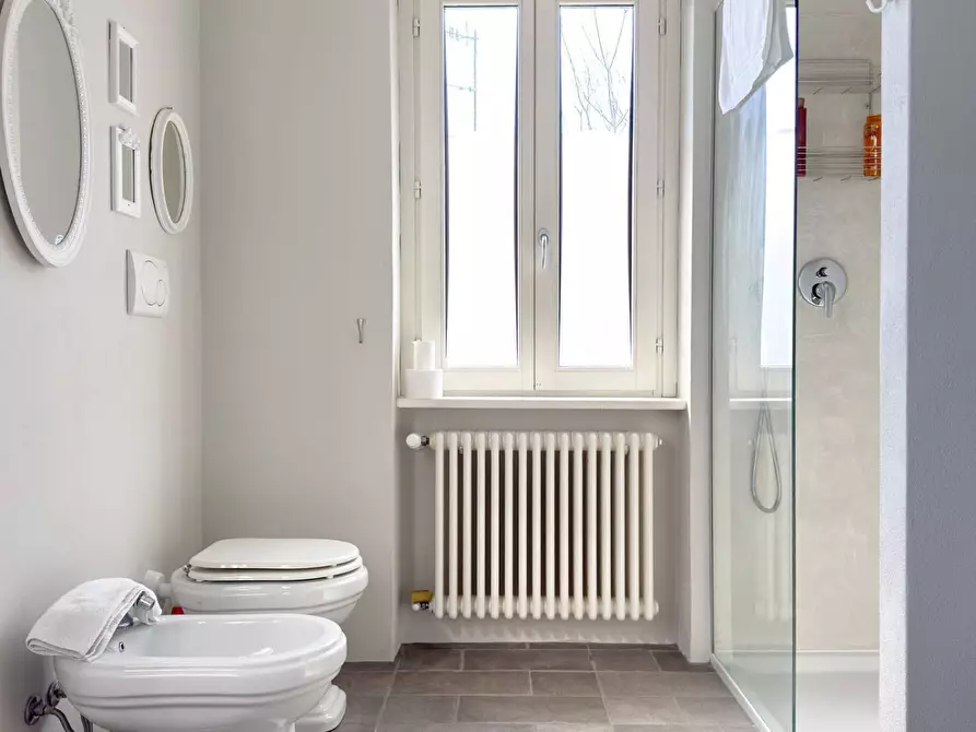 Immagine 45 di Villa in vendita  in Via Eugenio Montale 37 a Travedona-Monate