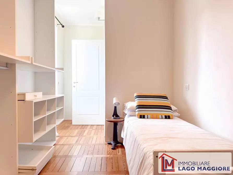 Immagine 54 di Villa in vendita  in Via Eugenio Montale 37 a Travedona-Monate