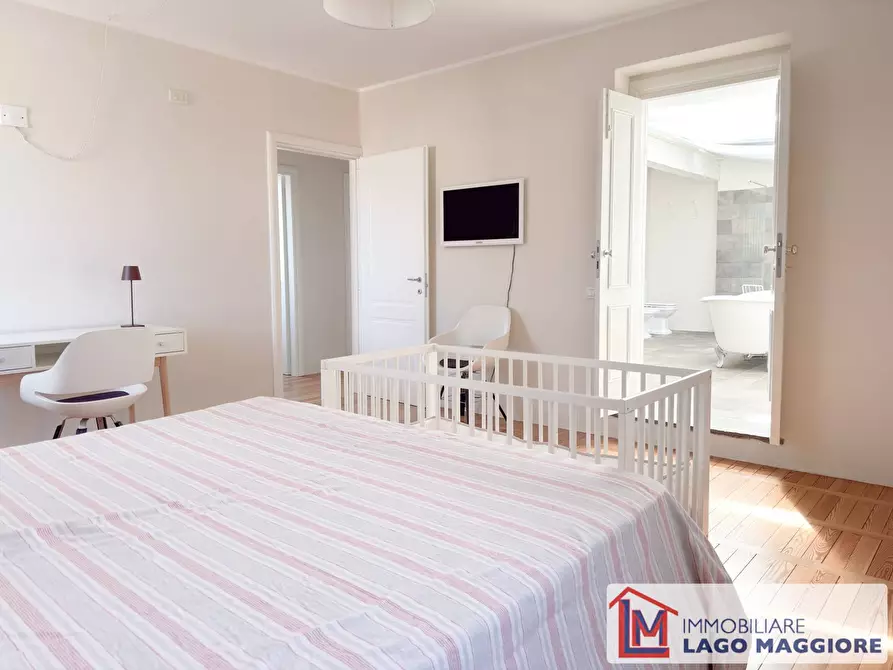 Immagine 59 di Villa in vendita  in Via Eugenio Montale 37 a Travedona-Monate