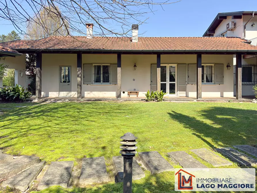 Immagine 74 di Villa in vendita  in Via Eugenio Montale 37 a Travedona-Monate