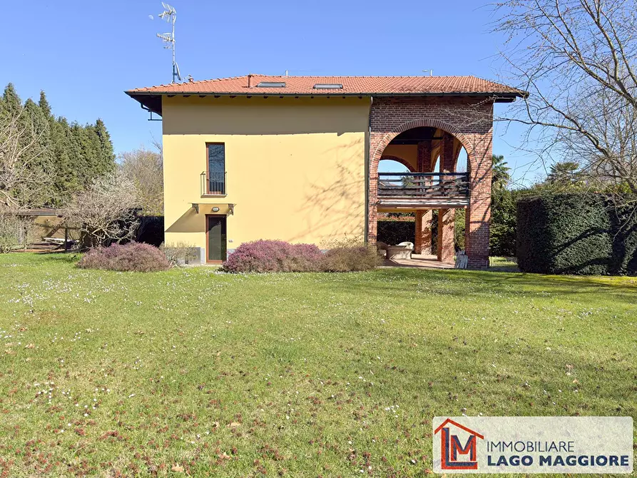 Immagine 2 di Villa in vendita  in Via Monzeglio 86 a Ispra