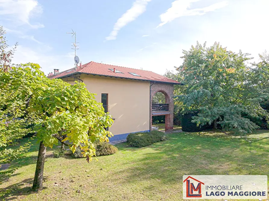 Immagine 3 di Villa in vendita  in Via Monzeglio 86 a Ispra