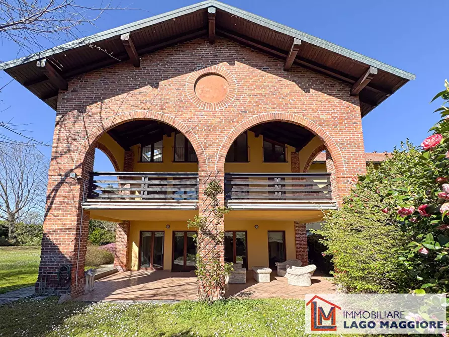 Immagine 11 di Villa in vendita  in Via Monzeglio 86 a Ispra