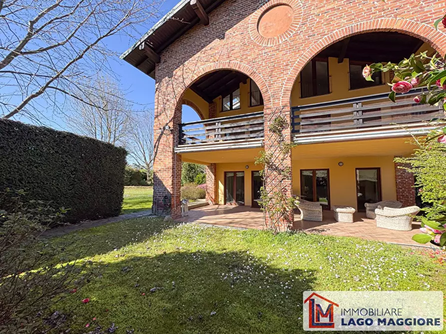 Immagine 12 di Villa in vendita  in Via Monzeglio 86 a Ispra