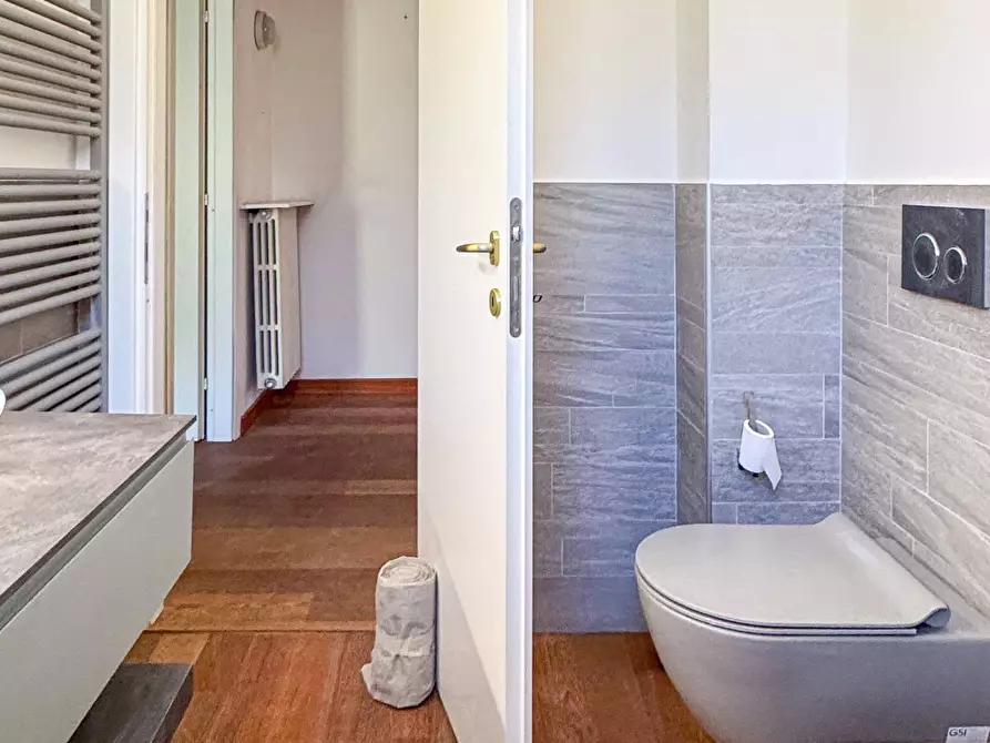 Immagine 49 di Villa in vendita  in Via Monzeglio 86 a Ispra