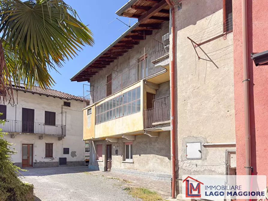 Immagine 1 di Palazzo in vendita  in Via Roma 17 a Brebbia