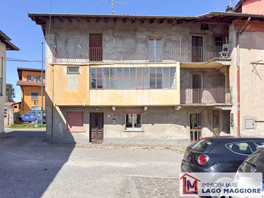 Immagine 2 di Palazzo in vendita  in Via Roma 17 a Brebbia