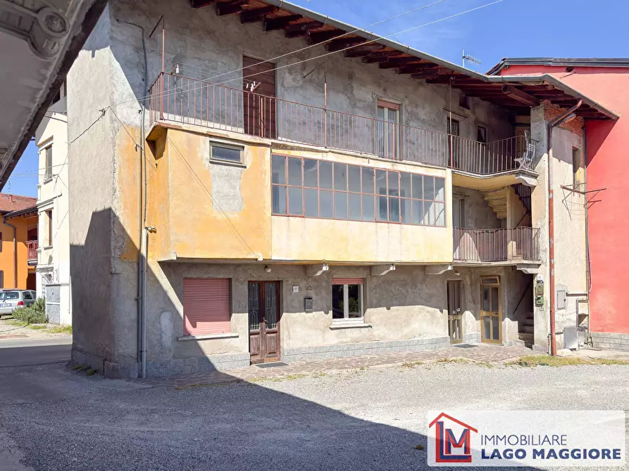 Immagine 3 di Palazzo in vendita  in Via Roma 17 a Brebbia