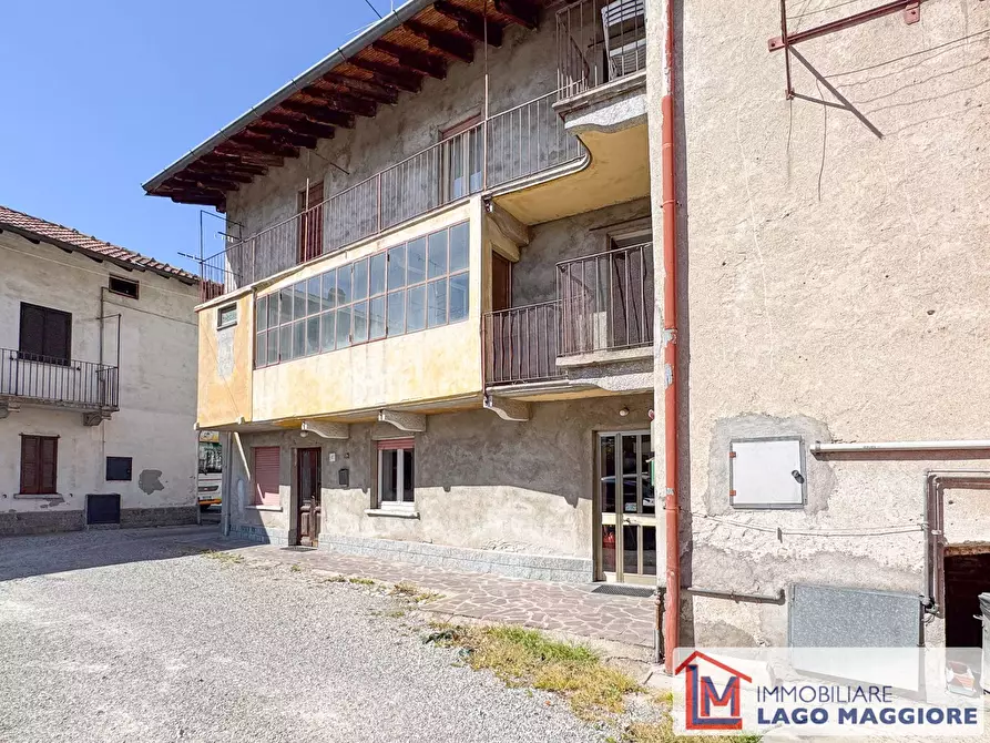Immagine 5 di Palazzo in vendita  in Via Roma 17 a Brebbia