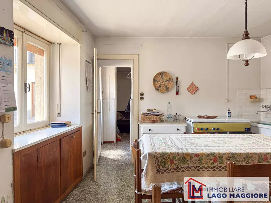 Immagine 12 di Palazzo in vendita  in Via Roma 17 a Brebbia