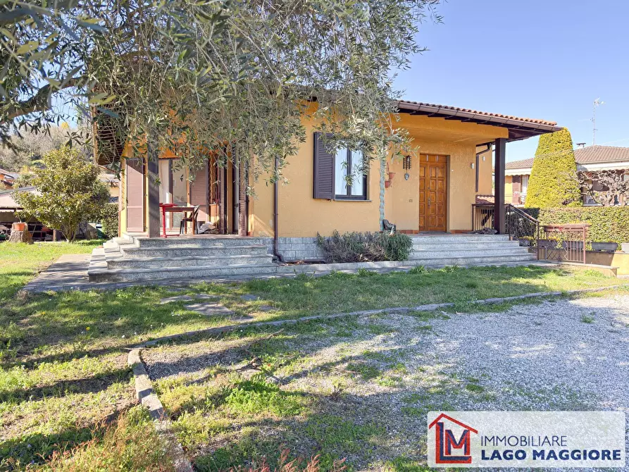Immagine 1 di Villa in vendita  in Via Mazzini 21 a Ispra