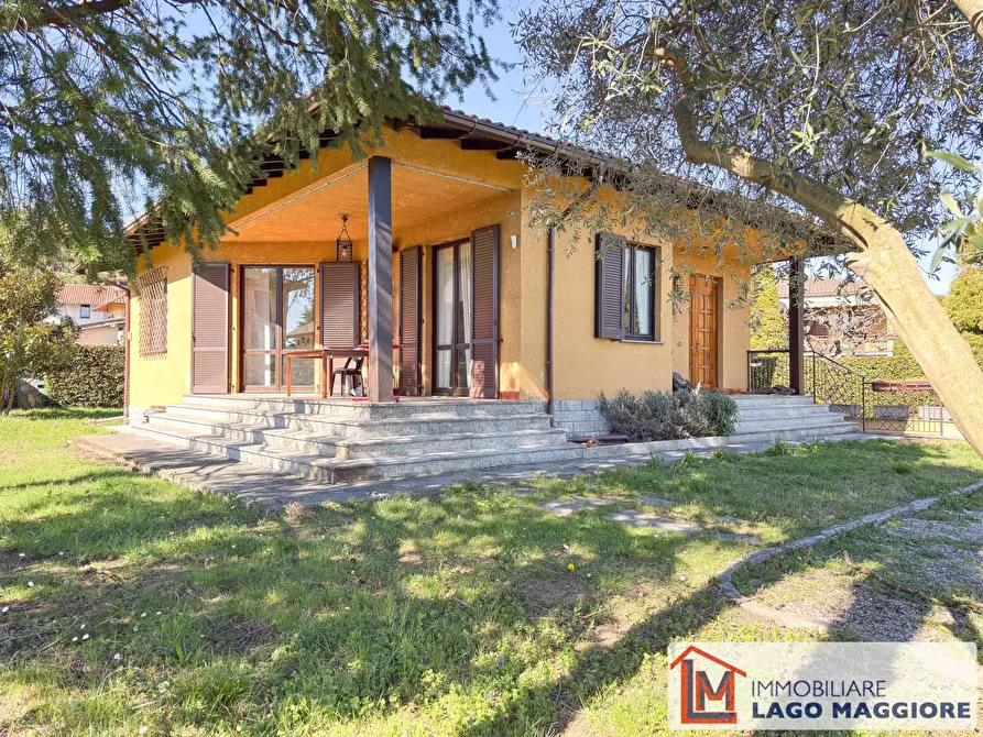 Immagine 3 di Villa in vendita  in Via Mazzini 21 a Ispra