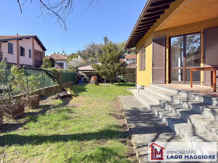 Immagine 10 di Villa in vendita  in Via Mazzini 21 a Ispra