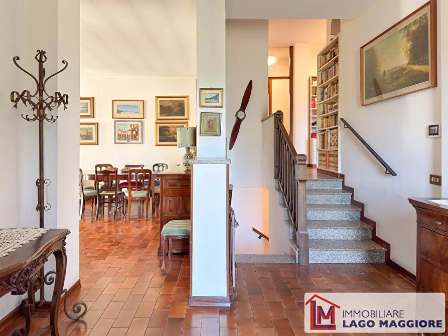 Immagine 2 di Villa in vendita  in Via Mazzini 21 a Ispra