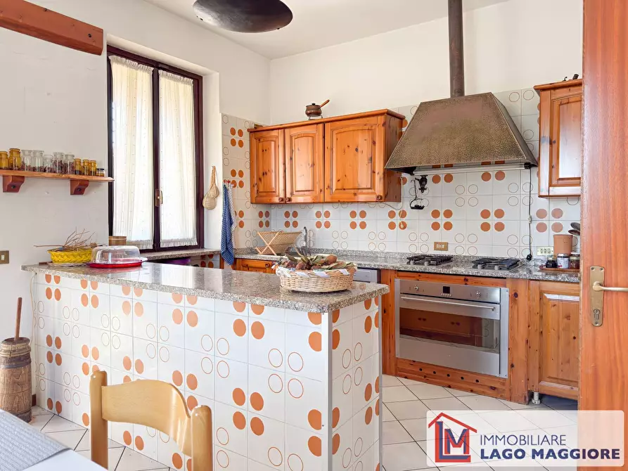 Immagine 25 di Villa in vendita  in Via Mazzini 21 a Ispra